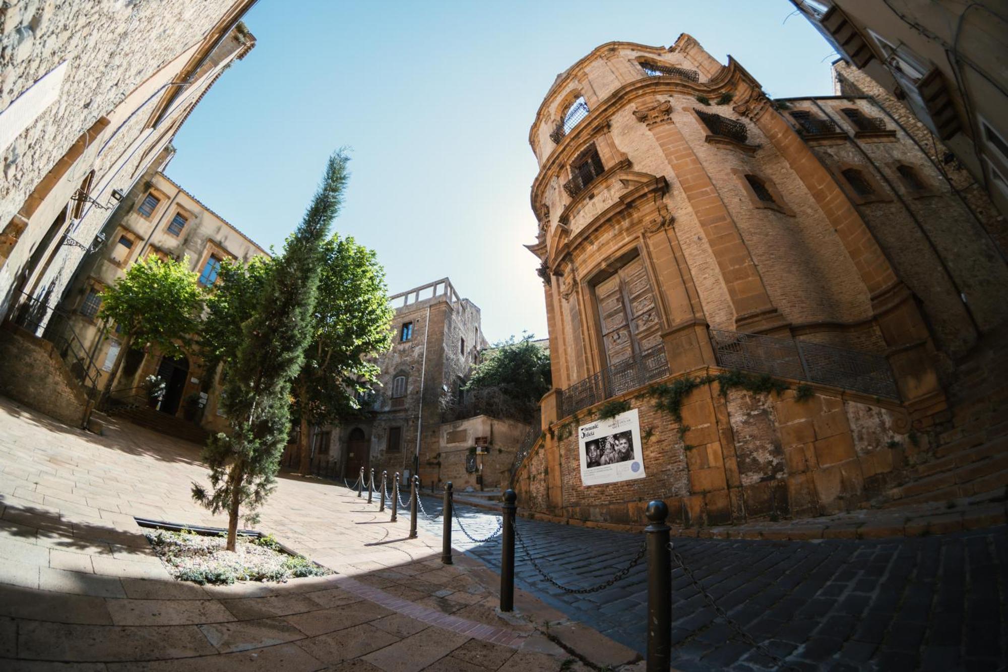 L'Ombelico Del Monte - Appartamenti Del Centro Storico - Just Restored May 2024 Пьяцца-Армерина Экстерьер фото